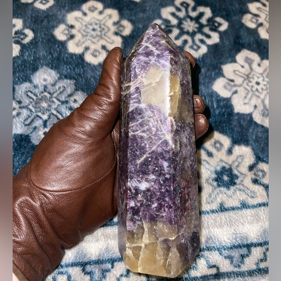Lepidolite Tower - Picture 4 of 4